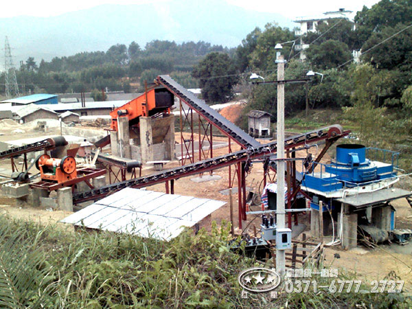 制砂生產(chǎn)線(xiàn)上的河卵石制砂機(jī)