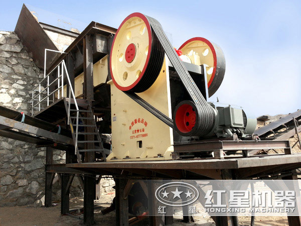 顎式破碎機(jī)生產(chǎn)現(xiàn)場 顎式破碎機(jī)生產(chǎn)現(xiàn)場