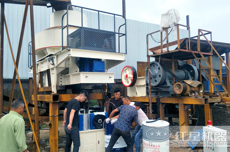 治沙機(jī)安裝現(xiàn)場實(shí)拍 治沙機(jī)安裝現(xiàn)場實(shí)拍