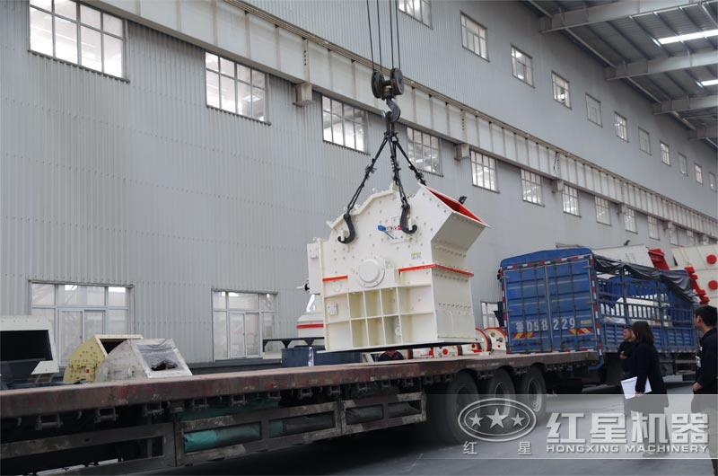 細(xì)碎制砂機發(fā)貨現(xiàn)場 細(xì)碎制砂機發(fā)貨現(xiàn)場