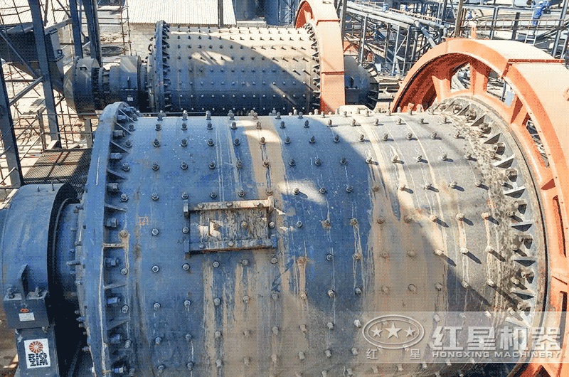 球磨機投產現(xiàn)場 球磨機投產現(xiàn)場