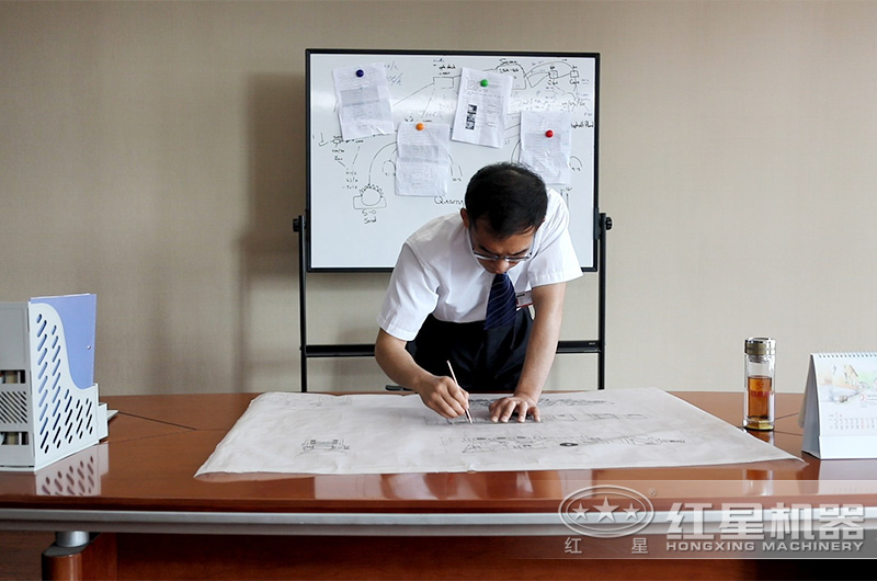 技術(shù)工程師在為客戶(hù)設(shè)計(jì)生產(chǎn)線(xiàn)方案中 技術(shù)工程師在為客戶(hù)設(shè)計(jì)生產(chǎn)線(xiàn)方案中