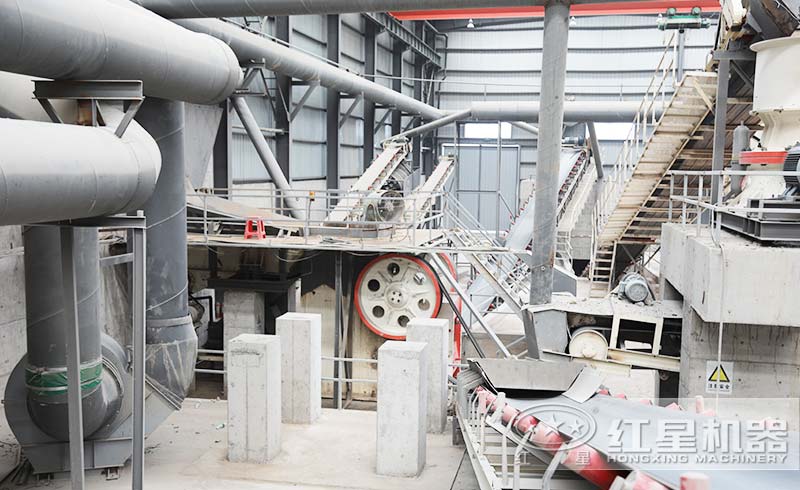 顎式破碎機(jī)生產(chǎn)現(xiàn)場 顎式破碎機(jī)生產(chǎn)現(xiàn)場