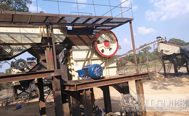 顎式破碎機現(xiàn)場 顎式破碎機現(xiàn)場