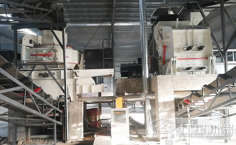 客戶來廠咨詢：想購買日產(chǎn)1000噸的制砂機(jī)，有推薦的型號(hào)嗎？