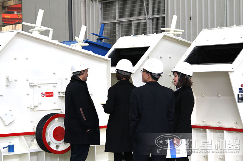 反擊式破碎機(jī)車間 反擊式破碎機(jī)車間