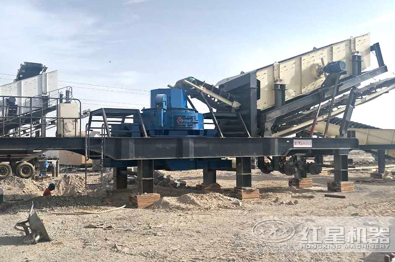 移動(dòng)式石英石制砂機(jī)生產(chǎn)現(xiàn)場(chǎng)，一機(jī)抵一條生產(chǎn)線(xiàn)