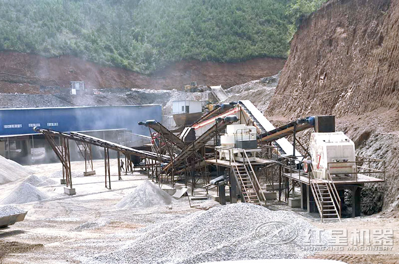 制砂機(jī)生產(chǎn)線現(xiàn)場，破碎軟料