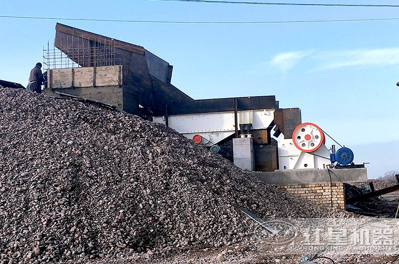 大型粗砂粉碎機生產現(xiàn)場實拍 大型粗砂粉碎機生產現(xiàn)場實拍