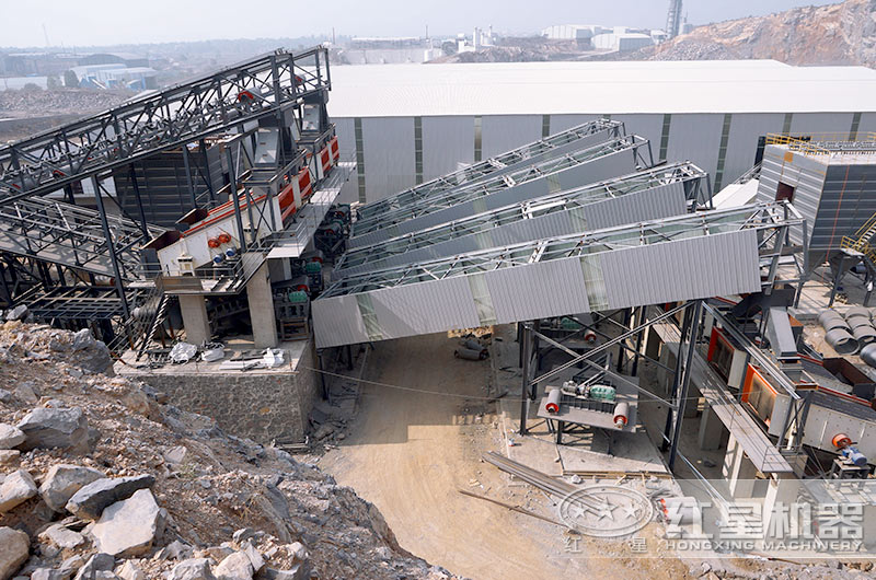 加工碎石料現(xiàn)場，符合環(huán)保標(biāo)準(zhǔn)