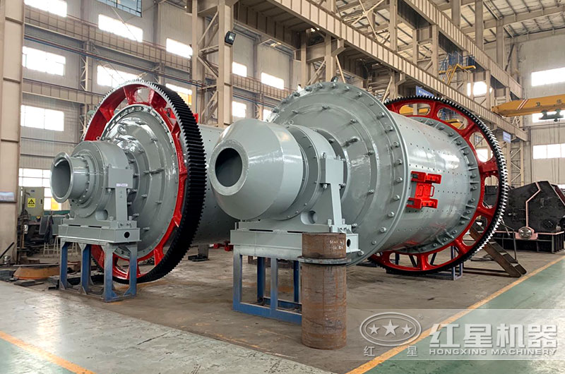 小型球磨機車間實拍，型號齊全