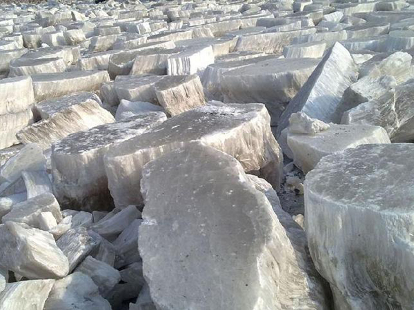 石膏磨成粉有哪些用途？石膏磨粉設(shè)備與工藝流程