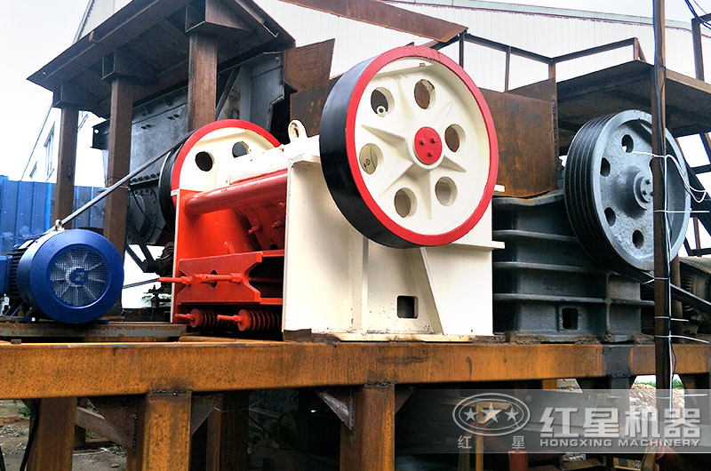 顎式破碎機在小型砂石生產線中的應用 顎式破碎機在小型砂石生產線中的應用