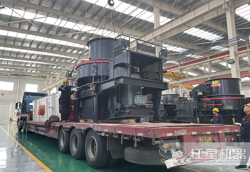 沖擊式制砂機(jī)發(fā)貨現(xiàn)場(chǎng) 沖擊式制砂機(jī)發(fā)貨現(xiàn)場(chǎng)