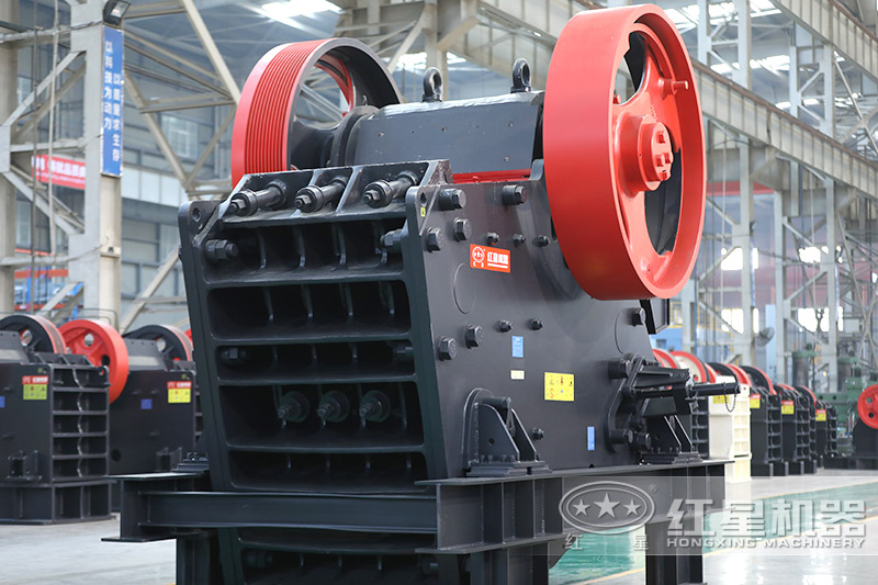 鄂破是毛石破碎機(jī)設(shè)備中粗碎機(jī) 鄂破是毛石破碎機(jī)設(shè)備中粗碎機(jī)