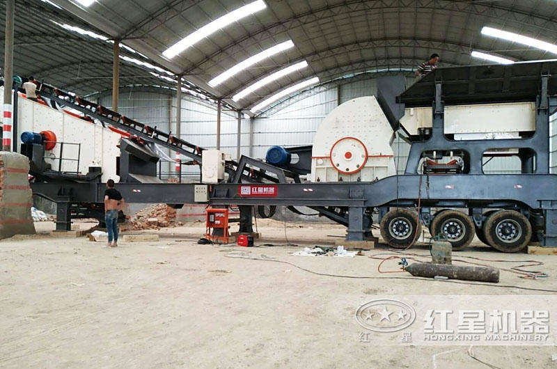 一飽眼福！四條時(shí)產(chǎn)200噸的機(jī)制砂生產(chǎn)線作業(yè)現(xiàn)場