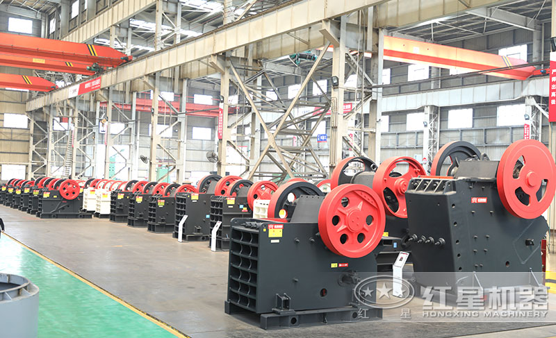 紅星機(jī)器毛石破碎機(jī)-鄂破車(chē)間展示