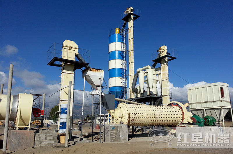 水泥球磨機作業(yè)現(xiàn)場 水泥球磨機作業(yè)現(xiàn)場